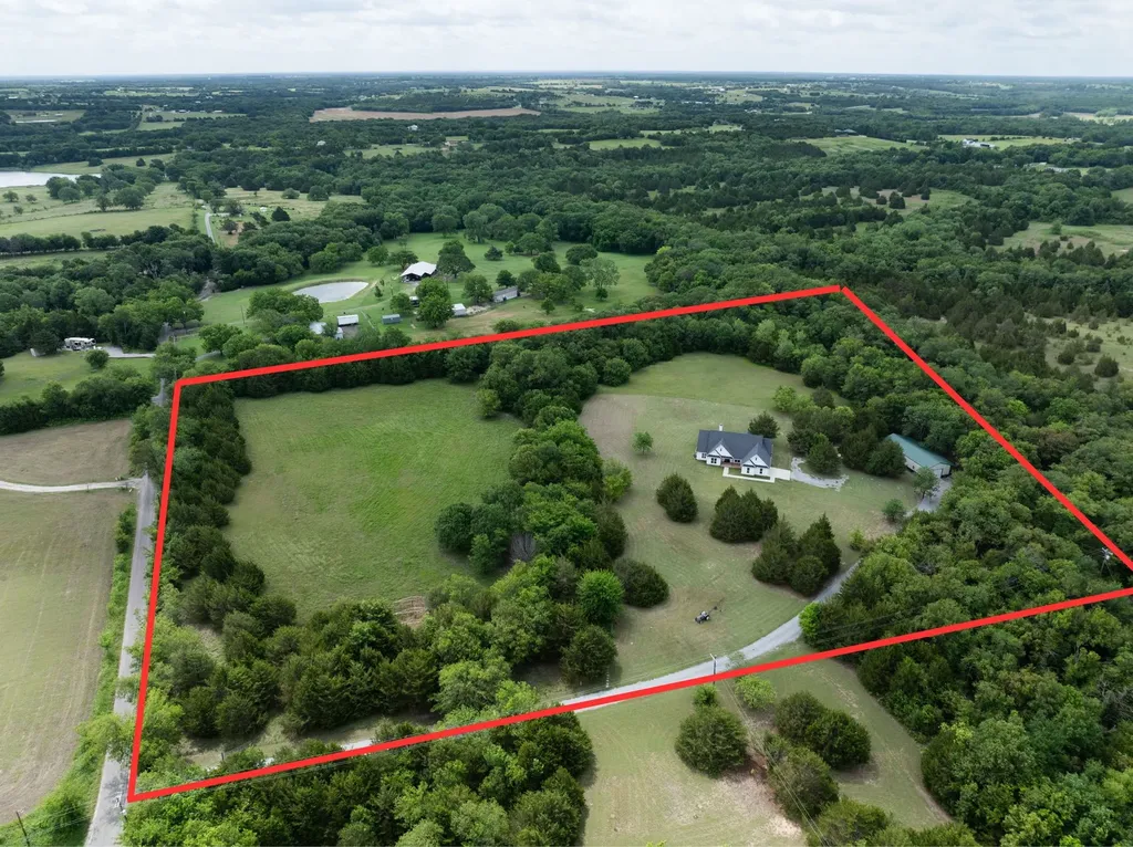 38 Jubilee Farm Road Bells TX 75414