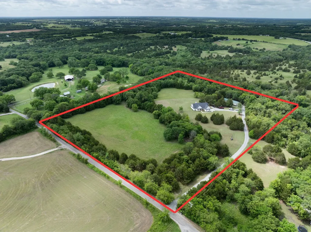 38 Jubilee Farm Road Bells TX 75414
