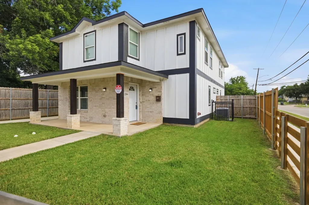 1632 E Arlington Avenue Fort Worth TX 76104