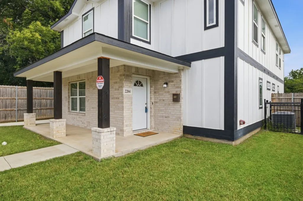 1632 E Arlington Avenue Fort Worth TX 76104
