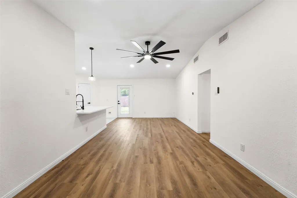 8616 Flicker Lane Dallas TX 75238