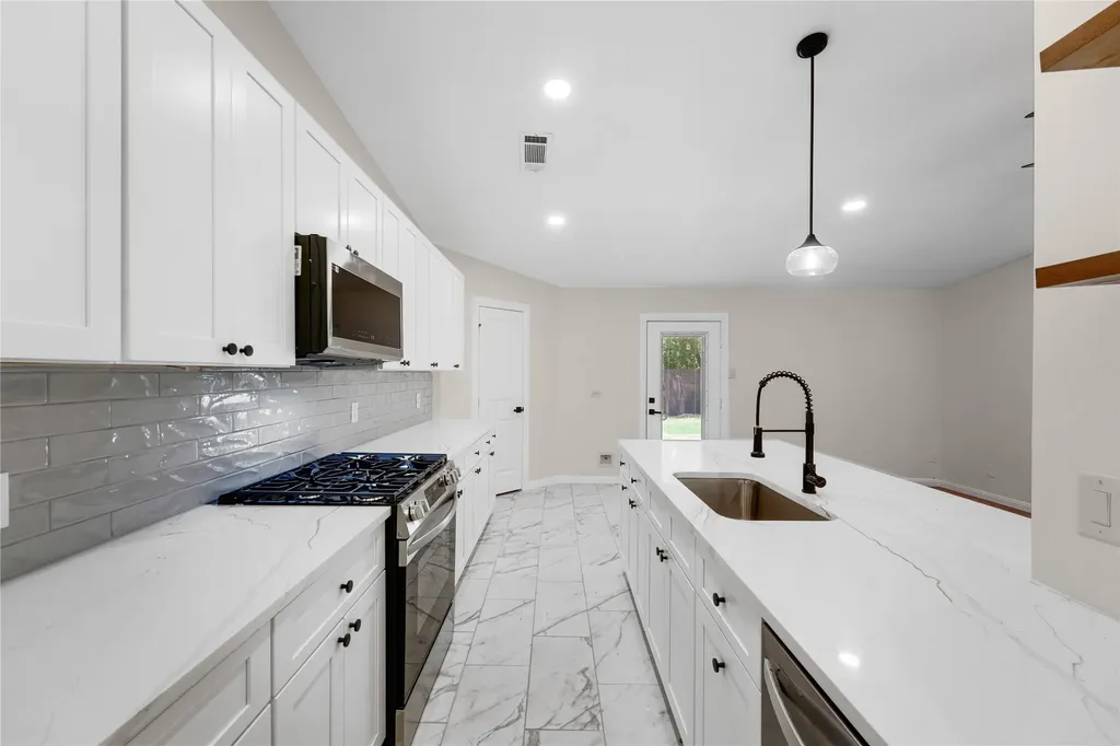 8616 Flicker Lane Dallas TX 75238