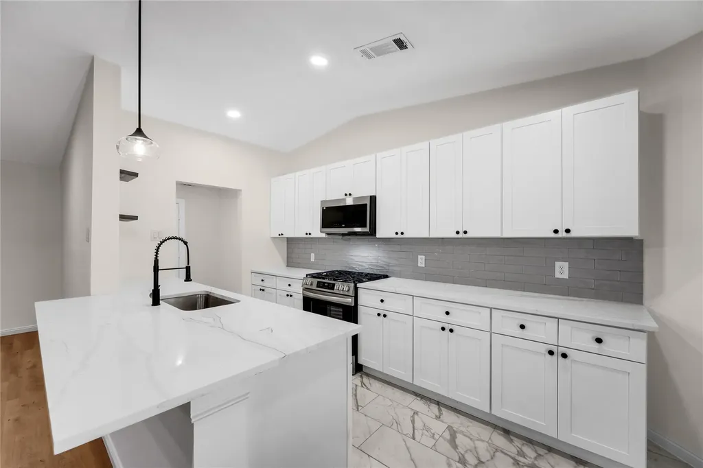 8616 Flicker Lane Dallas TX 75238