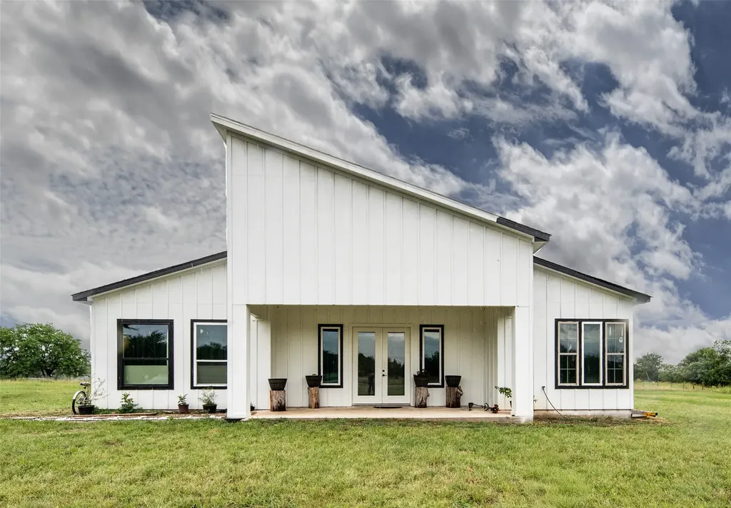 141 Wheelis Loop Decatur TX 76234