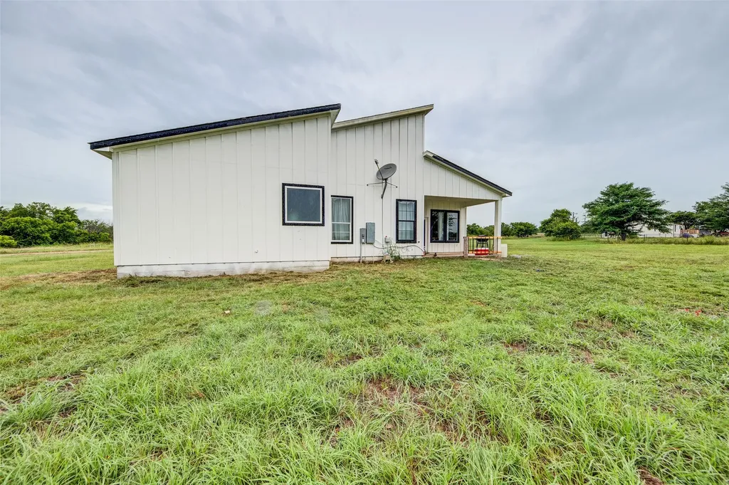 141 Wheelis Loop Decatur TX 76234