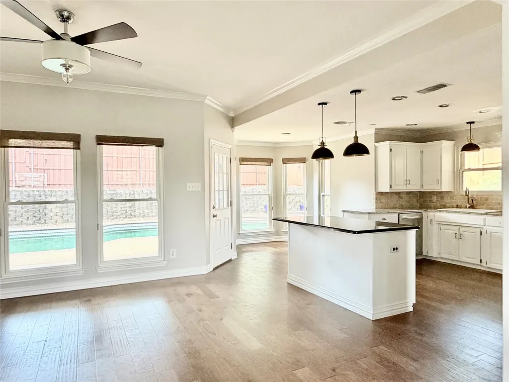 2937 Sweet Briar Street Grapevine TX 76051