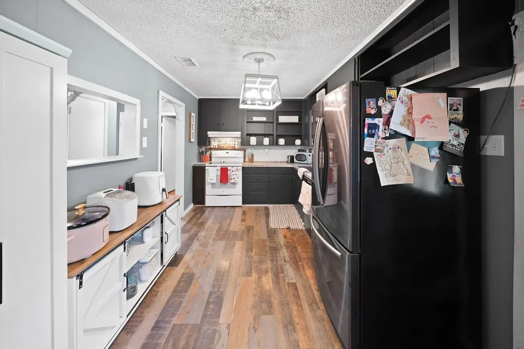 403 Ridgewood Palestine TX 75803
