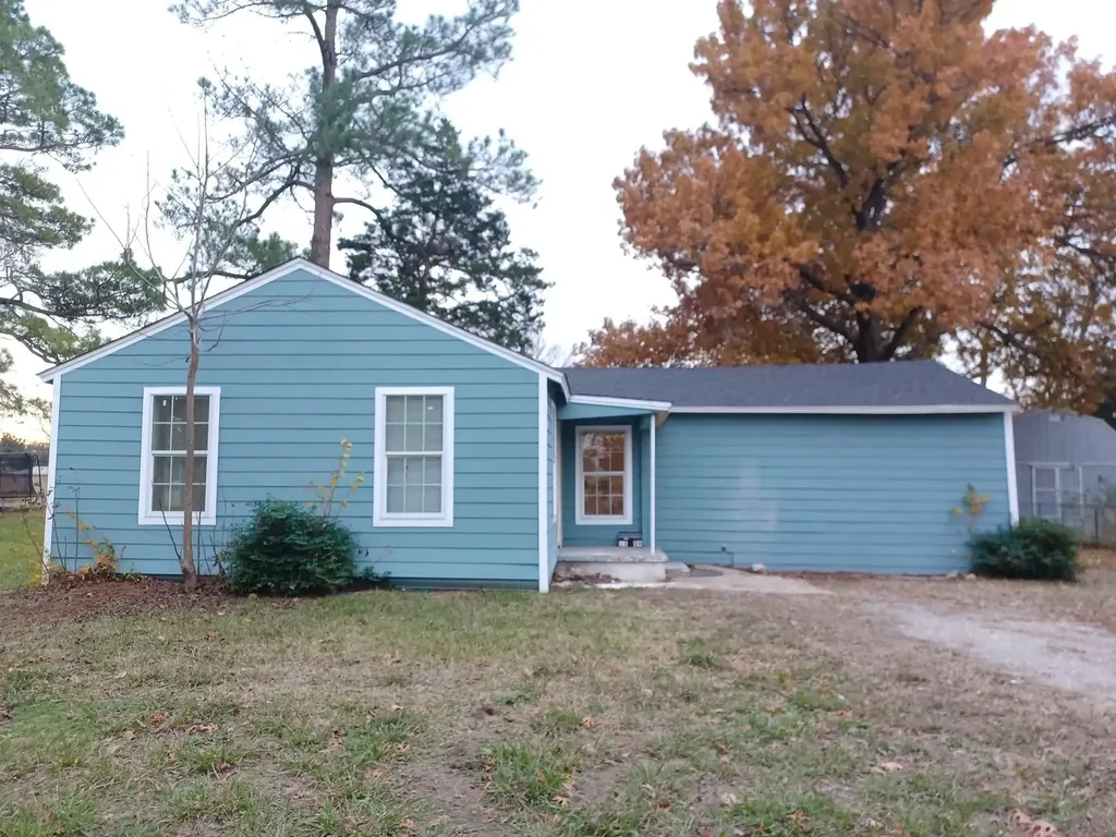 1309 S 5th Street Bonham TX 75418