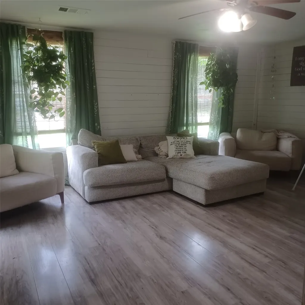 1309 S 5th Street Bonham TX 75418