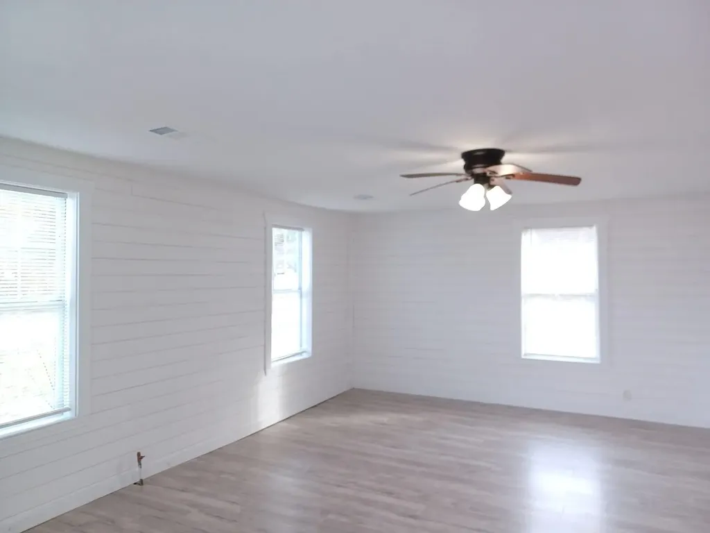 1309 S 5th Street Bonham TX 75418