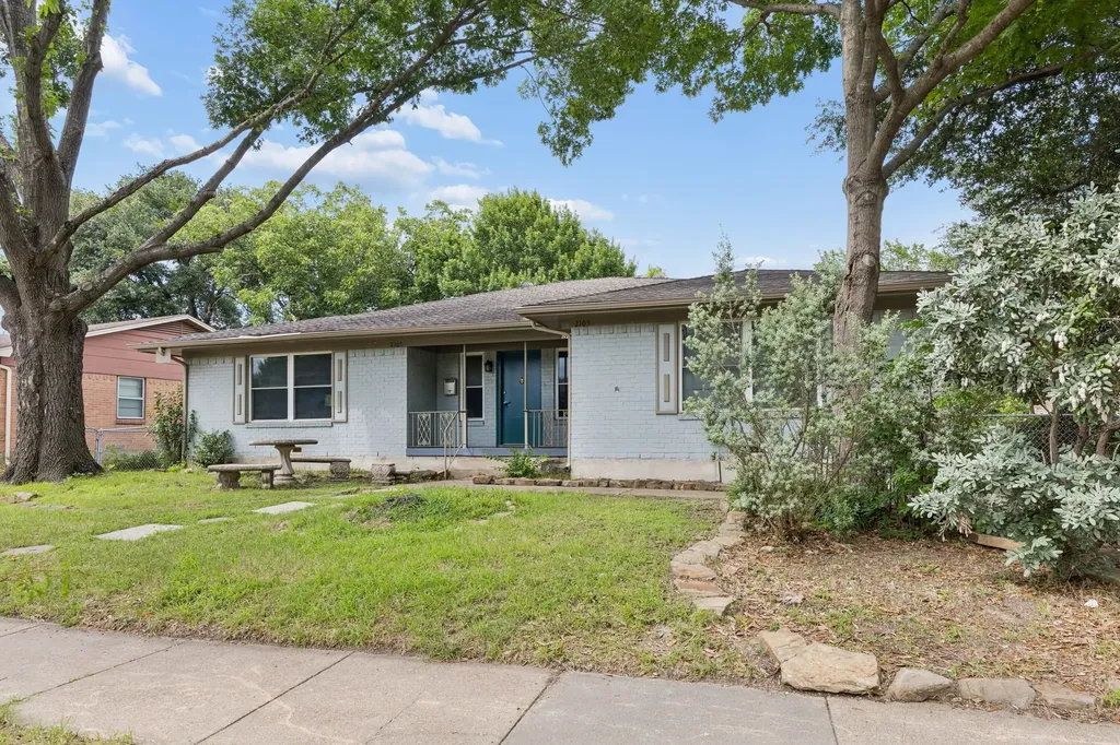 2107 English Drive Garland TX 75041