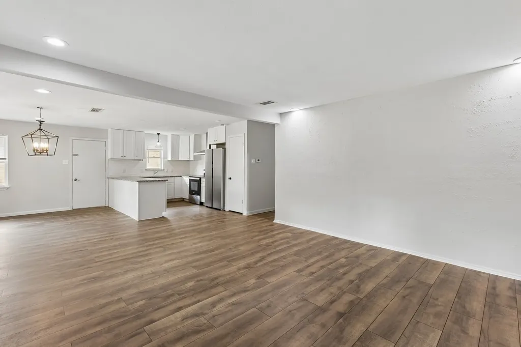 2107 English Drive Garland TX 75041
