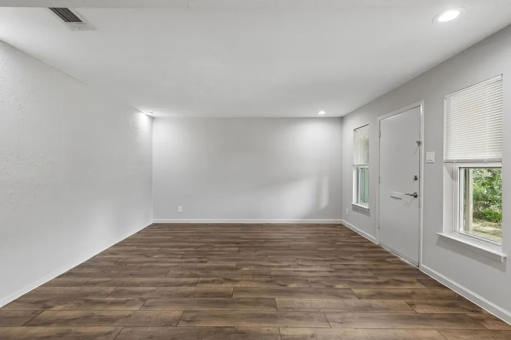 2107 English Drive Garland TX 75041