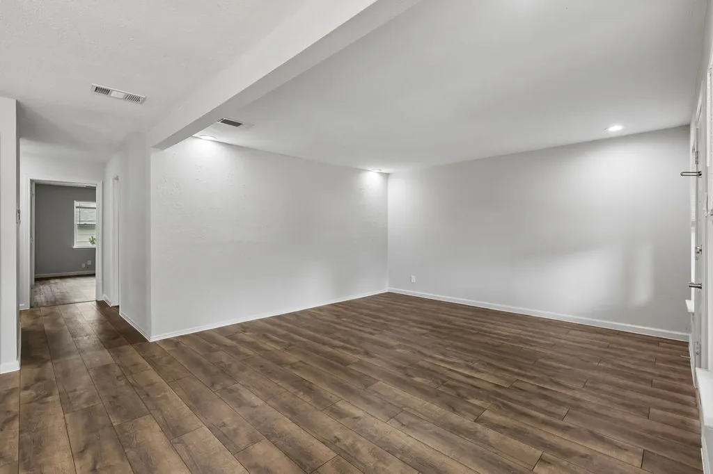 2107 English Drive Garland TX 75041