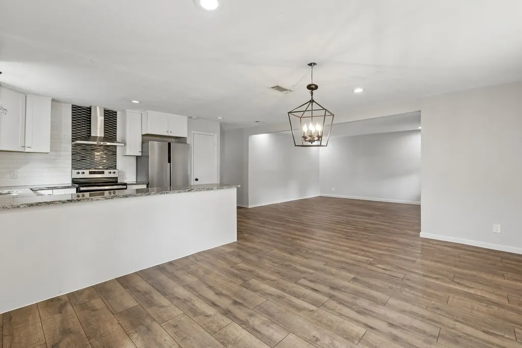 2107 English Drive Garland TX 75041
