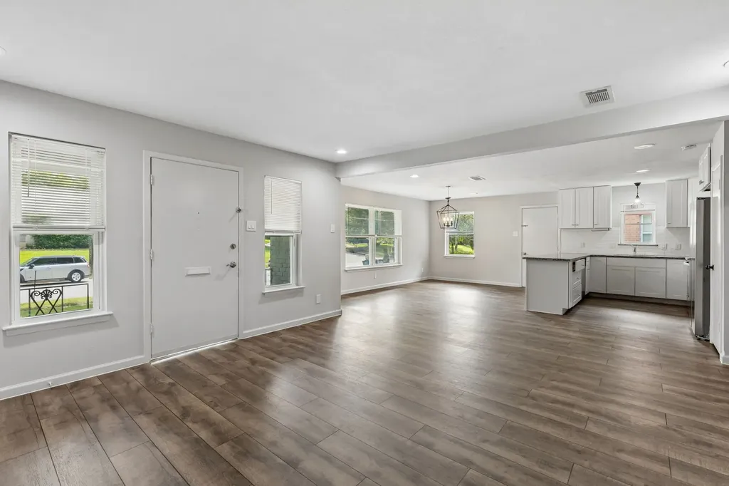 2107 English Drive Garland TX 75041