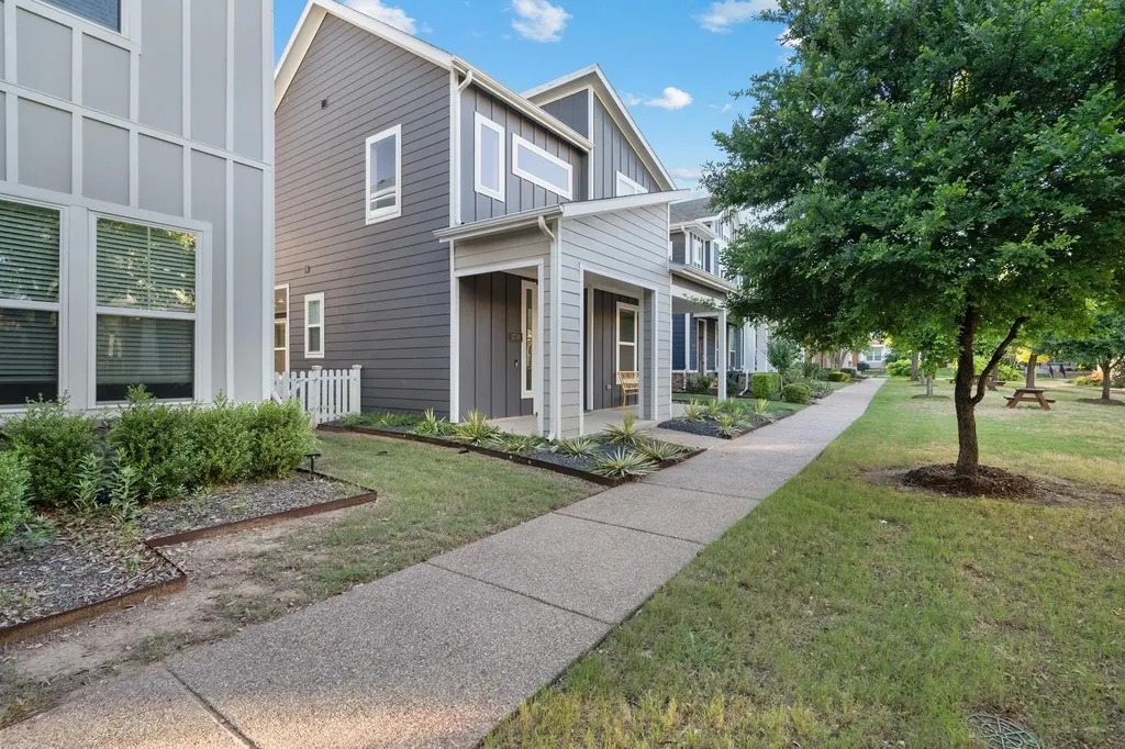 3710 Prague Mews Dallas TX 75236