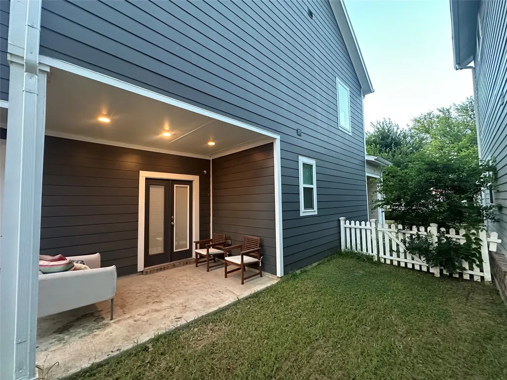 3710 Prague Mews Dallas TX 75236