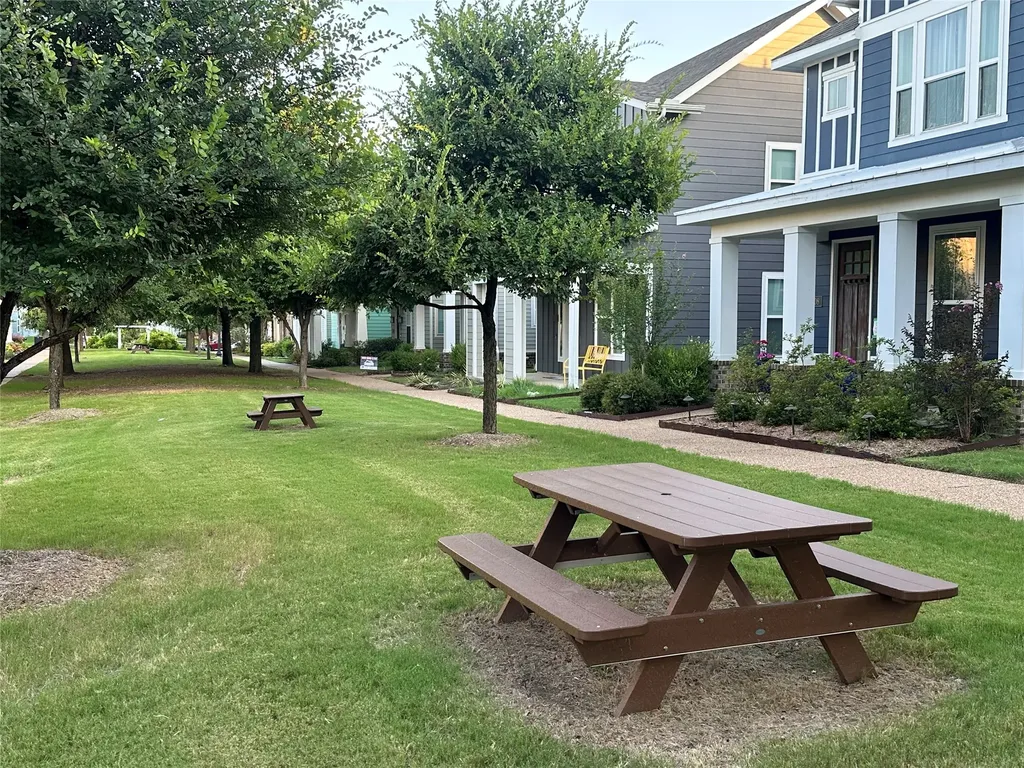 3710 Prague Mews Dallas TX 75236