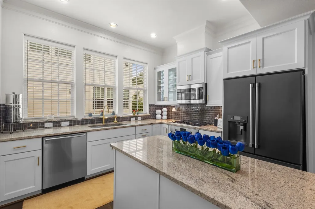 7333 Valley View Lane Dallas TX 75240