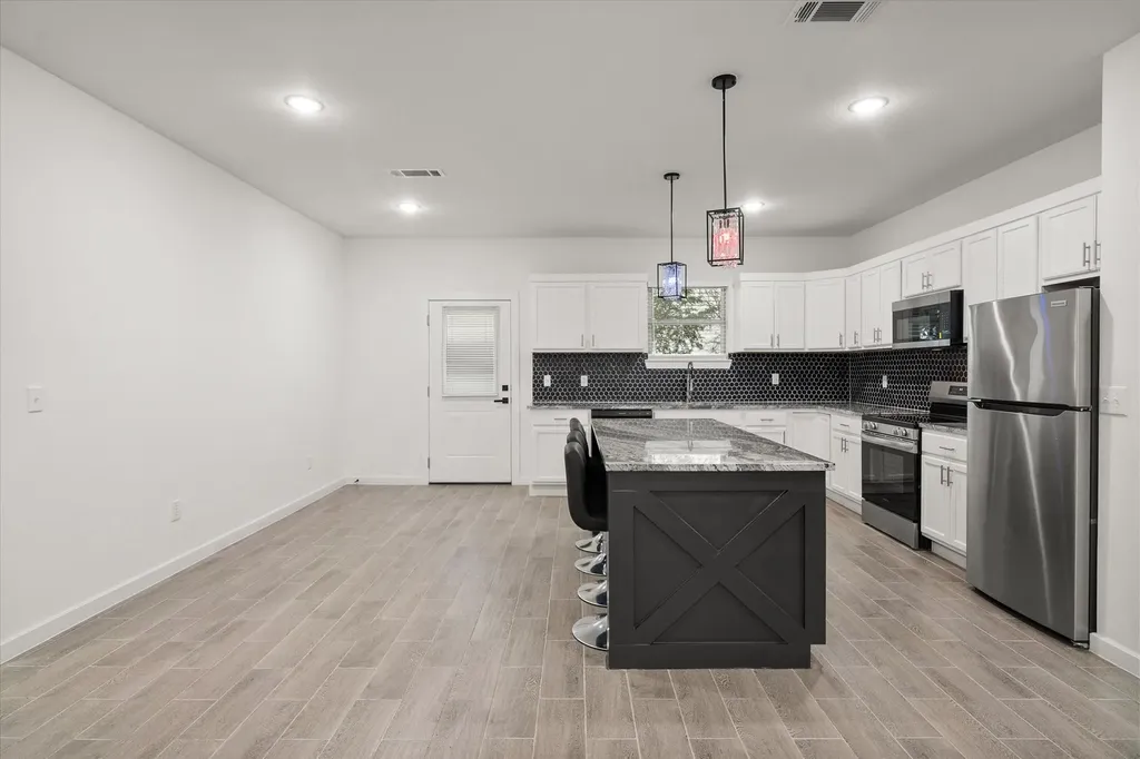 6771 NW County Road 1146 Barry TX 75102