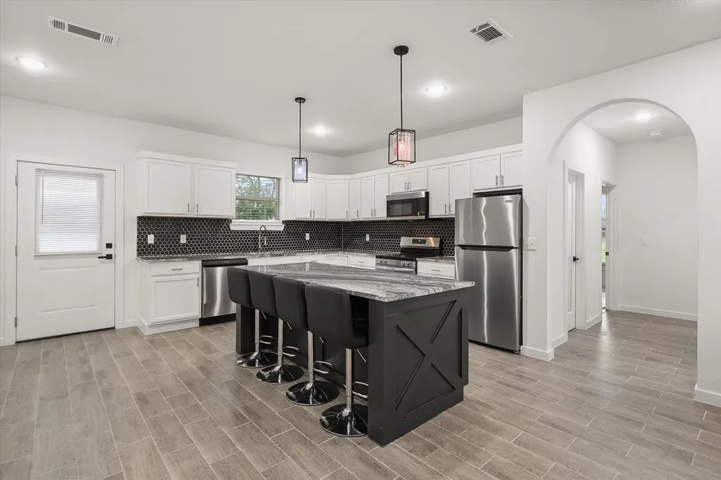 6771 NW County Road 1146 Barry TX 75102