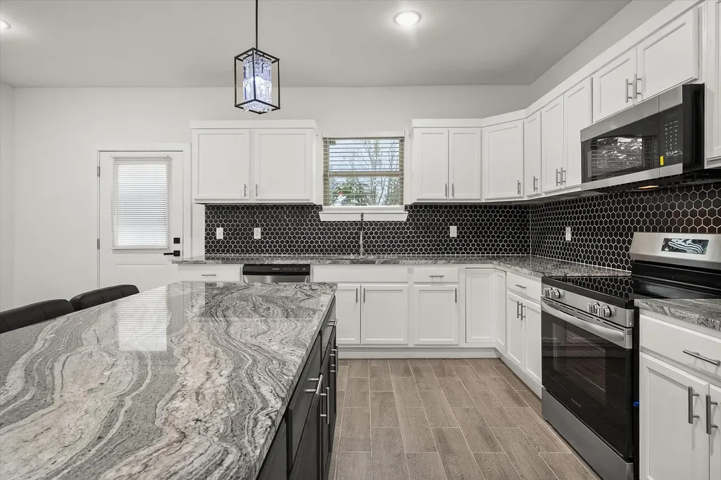 6771 NW County Road 1146 Barry TX 75102