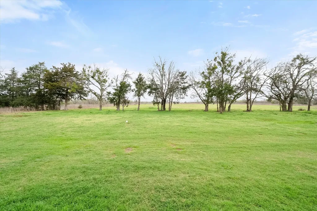 6771 NW County Road 1146 Barry TX 75102