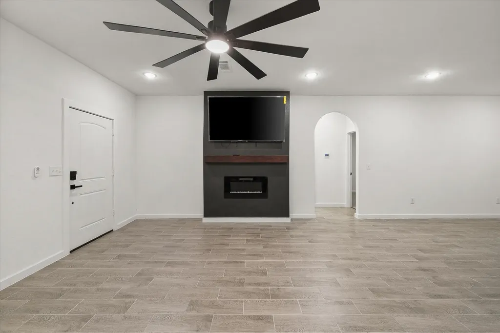 6771 NW County Road 1146 Barry TX 75102
