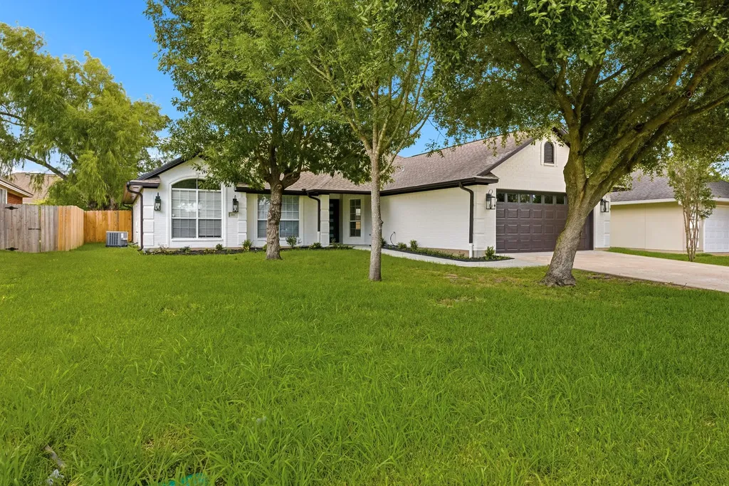 318 Landsburg Lane College Station TX 77845