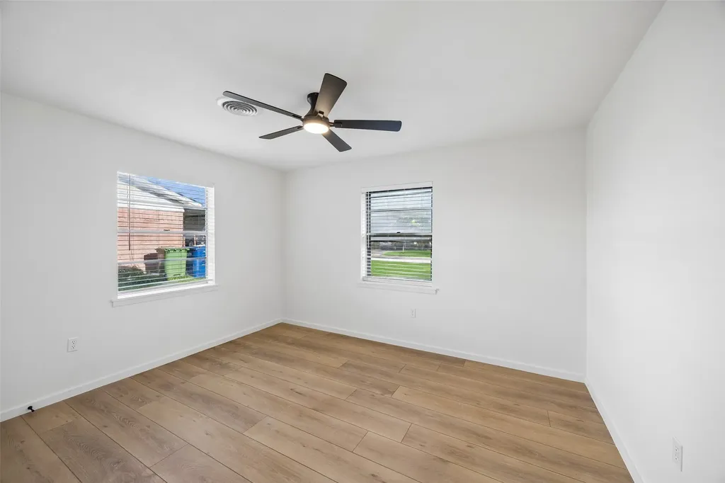 104 E Oak Street Gunter TX 75058