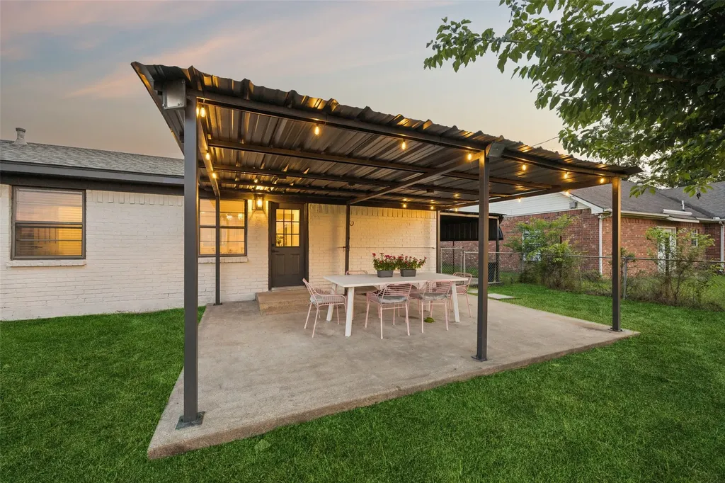 104 E Oak Street Gunter TX 75058