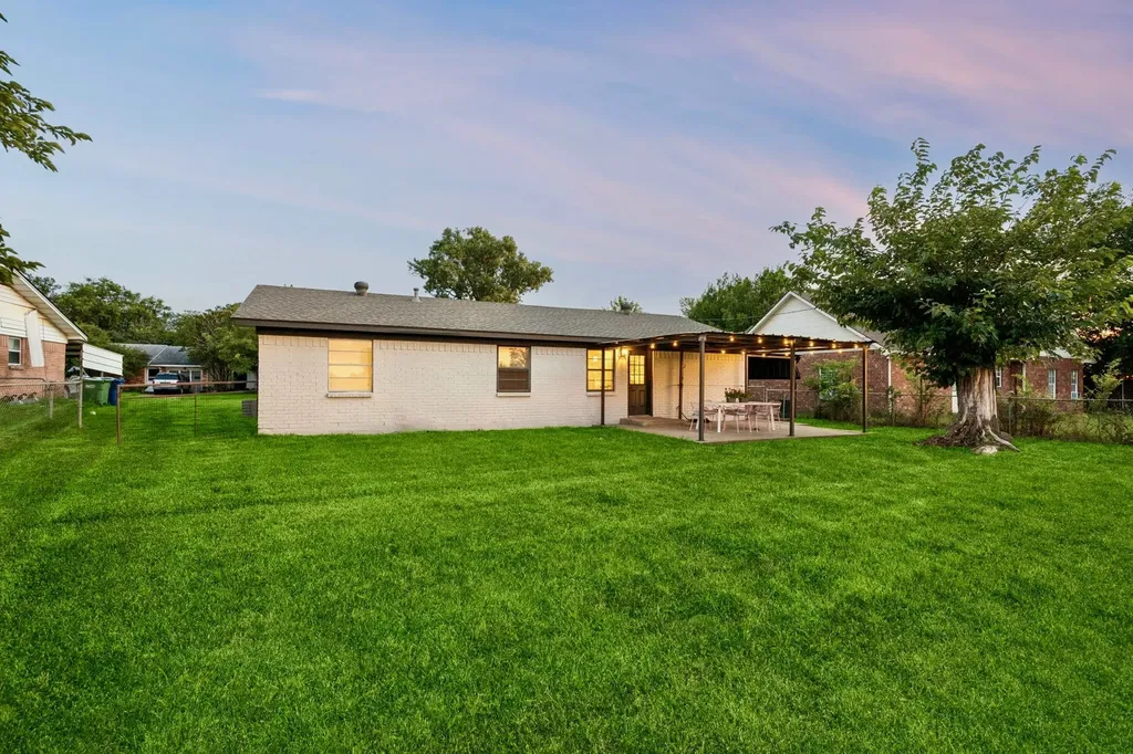 104 E Oak Street Gunter TX 75058