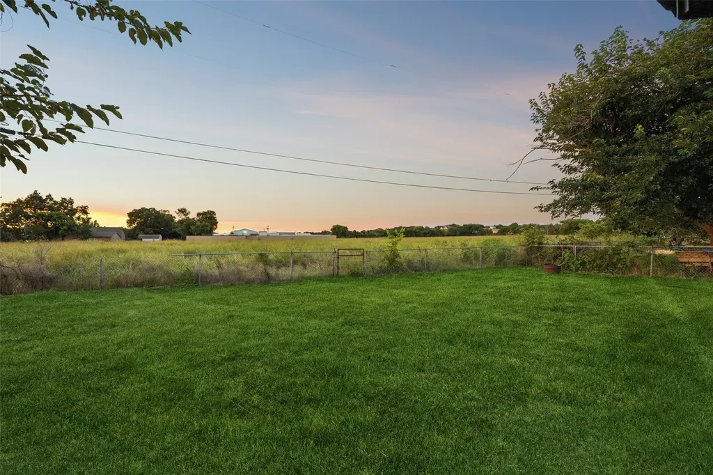 104 E Oak Street Gunter TX 75058