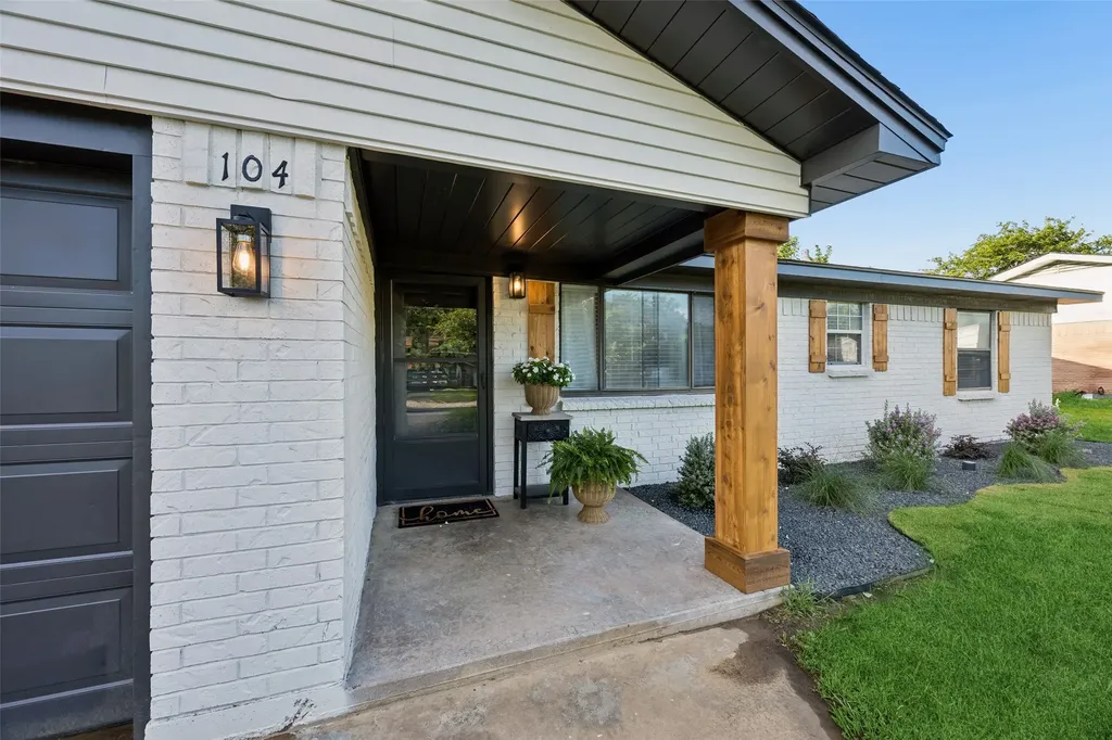 104 E Oak Street Gunter TX 75058