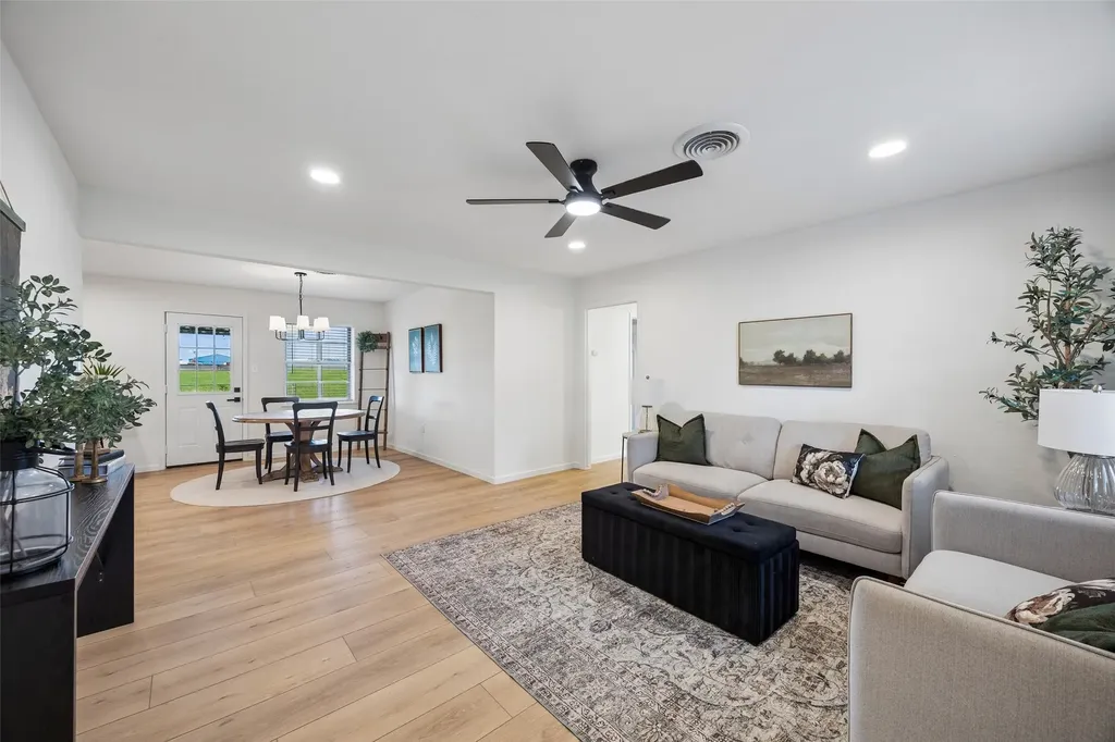 104 E Oak Street Gunter TX 75058