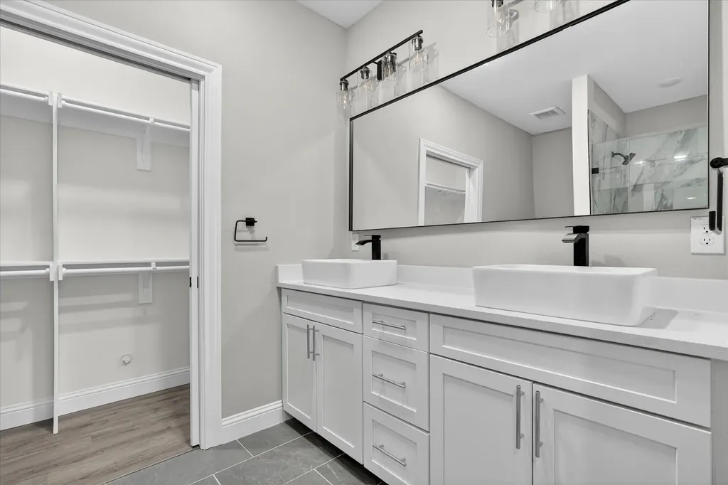 804 Premier Grand Prairie TX 75051