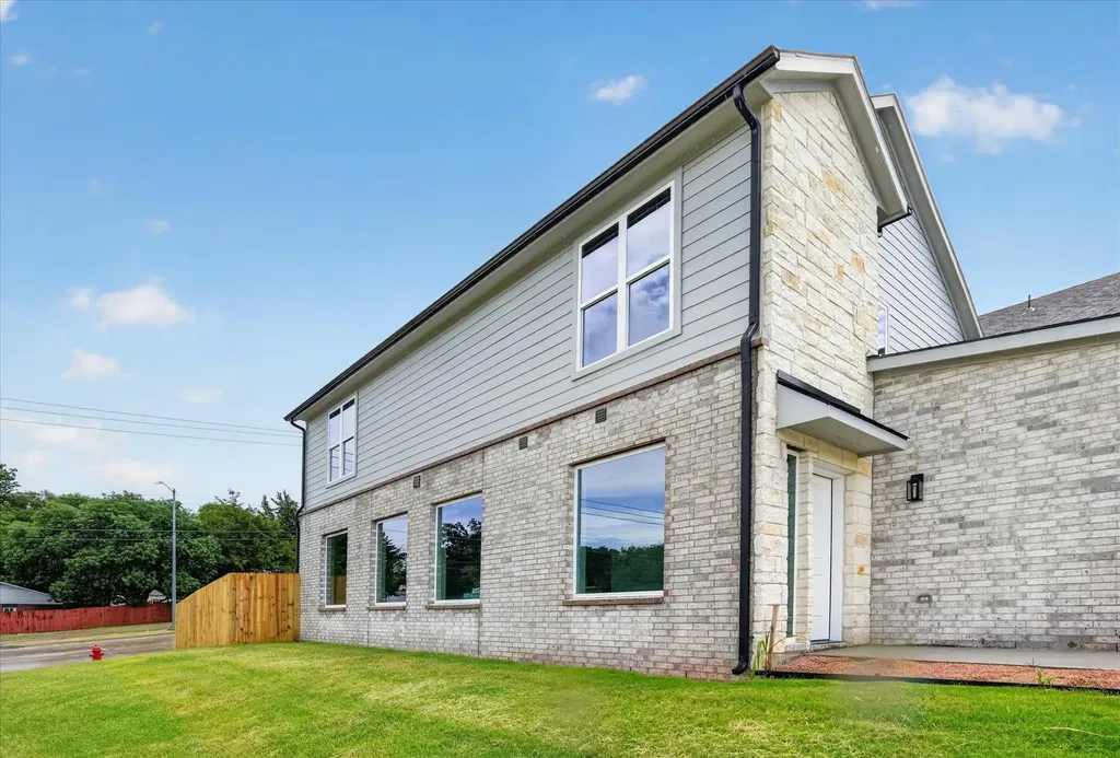804 Premier Grand Prairie TX 75051