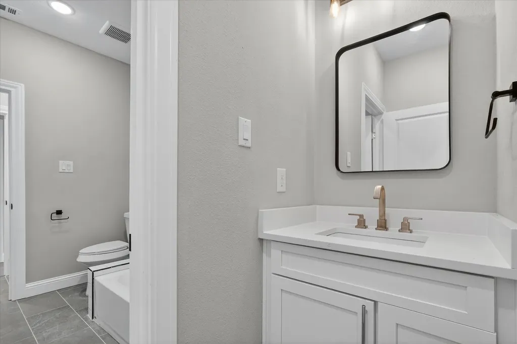 804 Premier Grand Prairie TX 75051
