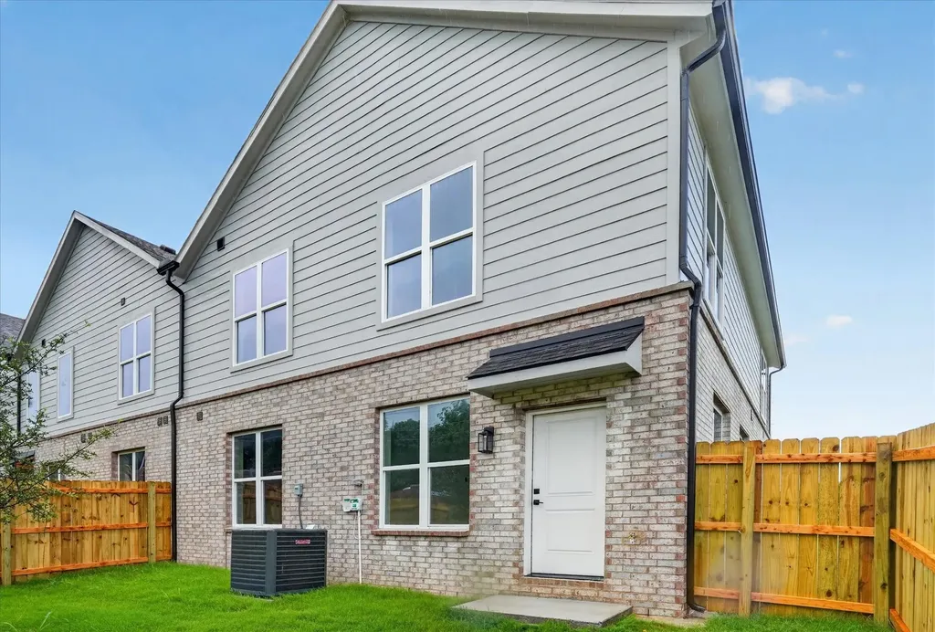804 Premier Grand Prairie TX 75051