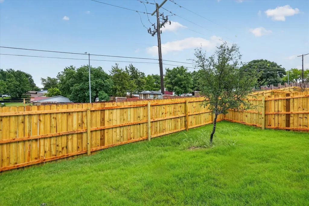 804 Premier Grand Prairie TX 75051