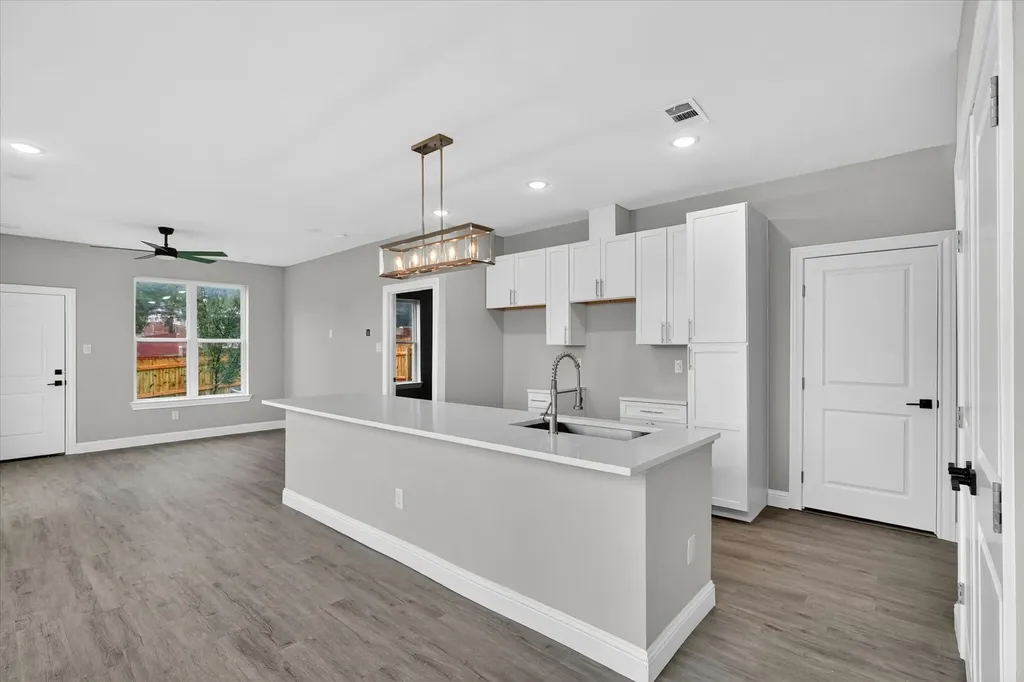 804 Premier Grand Prairie TX 75051