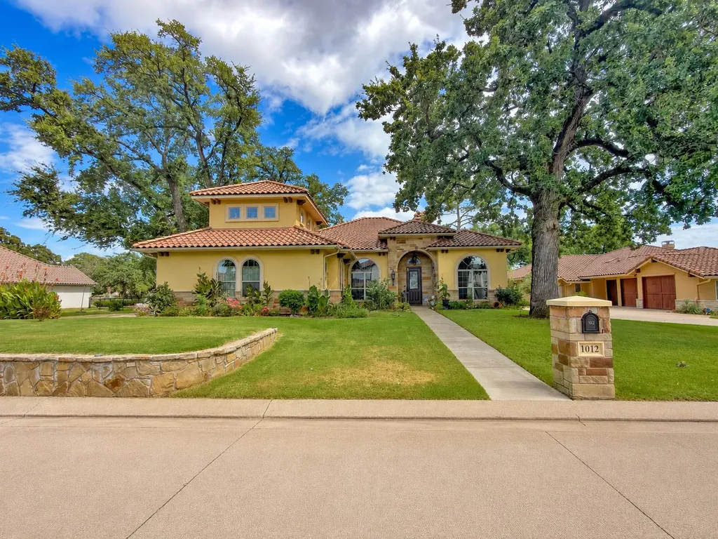 1012 Catalina Bay Boulevard Granbury TX 76048