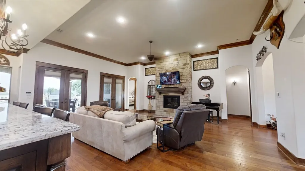 1012 Catalina Bay Boulevard Granbury TX 76048