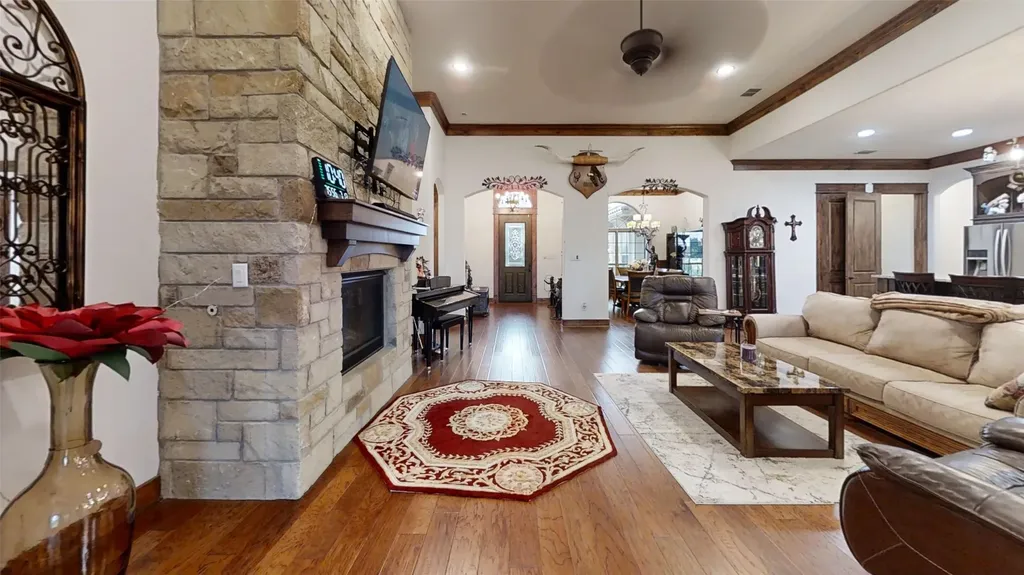 1012 Catalina Bay Boulevard Granbury TX 76048