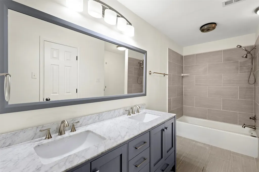 102 Pecan Lane Oak Leaf TX 75154