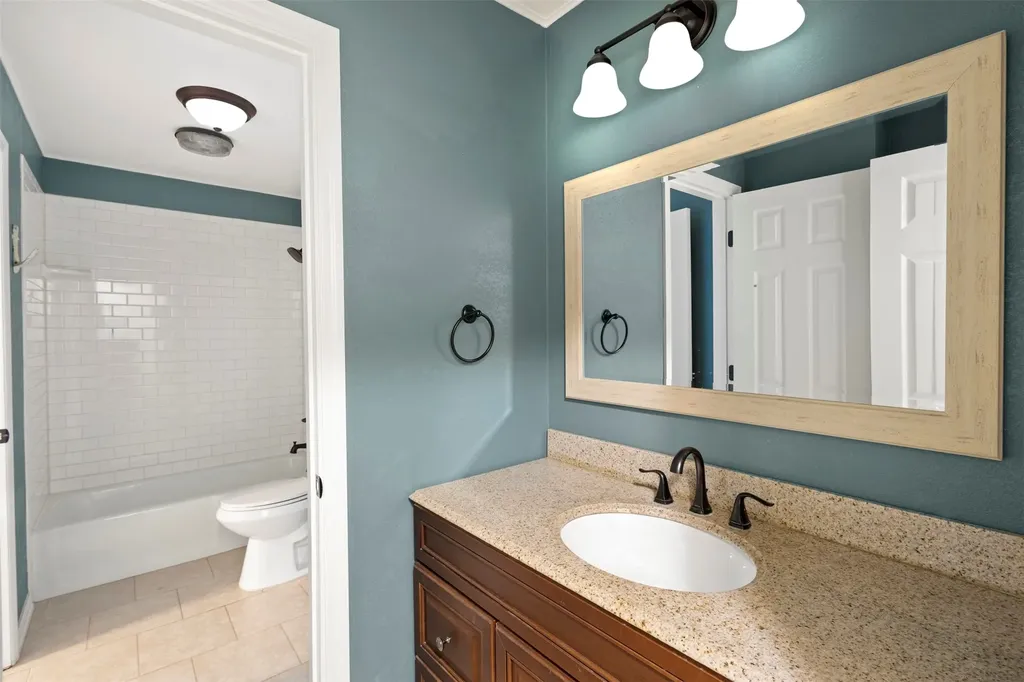 102 Pecan Lane Oak Leaf TX 75154