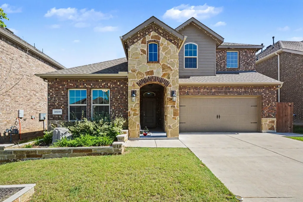 10600 Breezeway Drive Aubrey TX 76227