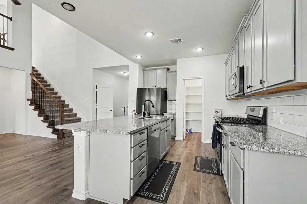 10600 Breezeway Drive Aubrey TX 76227