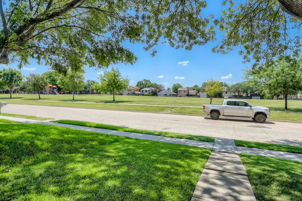 627 Meadowbrook Street Allen TX 75002